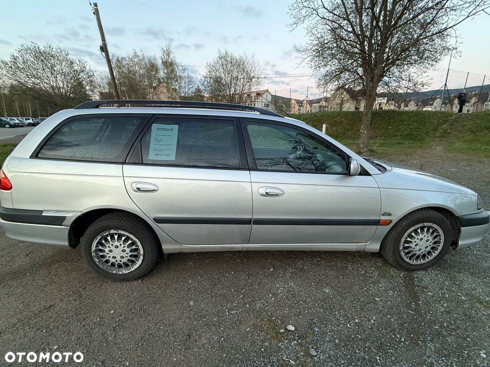 Toyota Avensis 2.0 D-4D Terra - 9