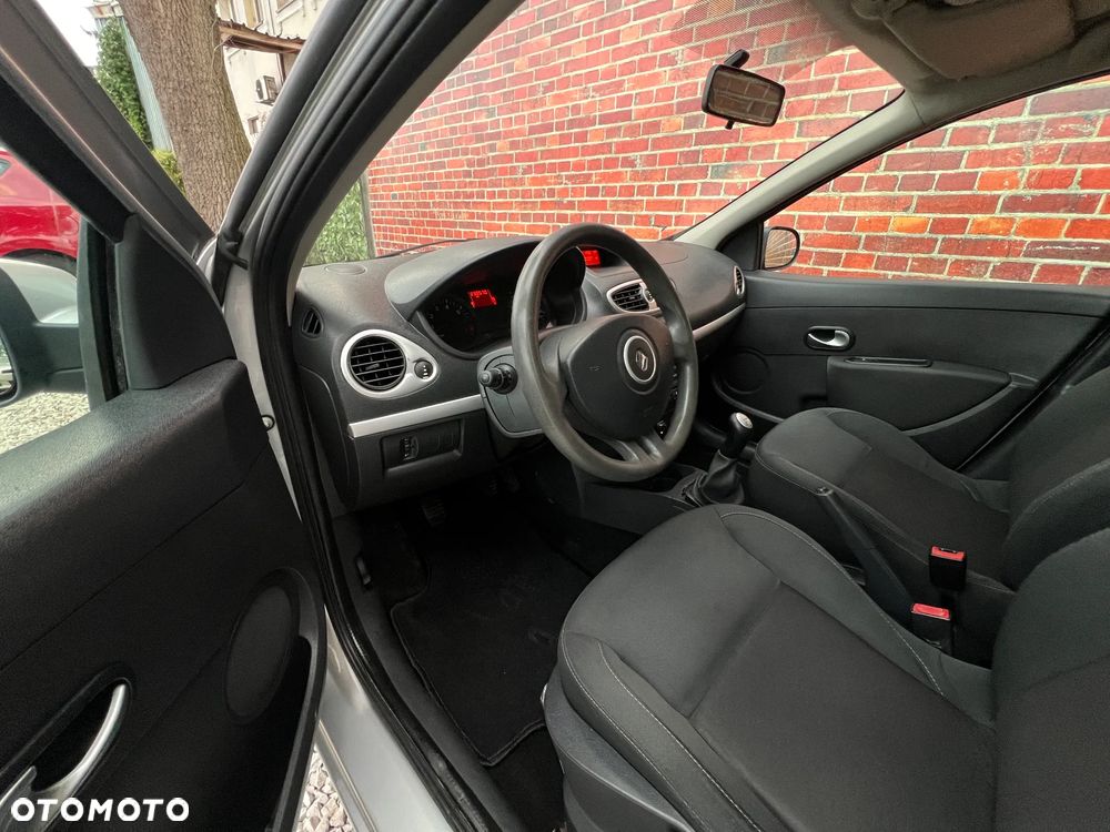 Renault Clio - 8