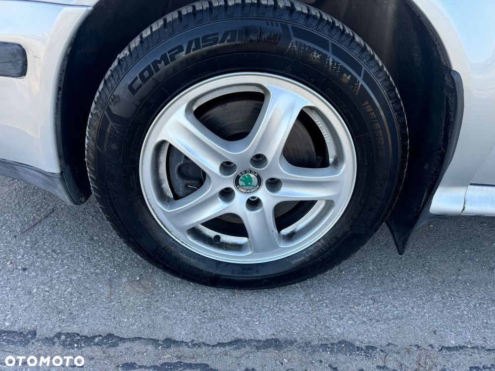 Skoda Octavia 1.8T Elegance - 8