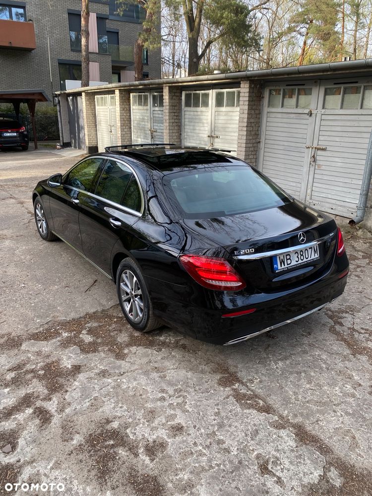 Mercedes-Benz Klasa E 200 4-Matic 9G-TRONIC - 2