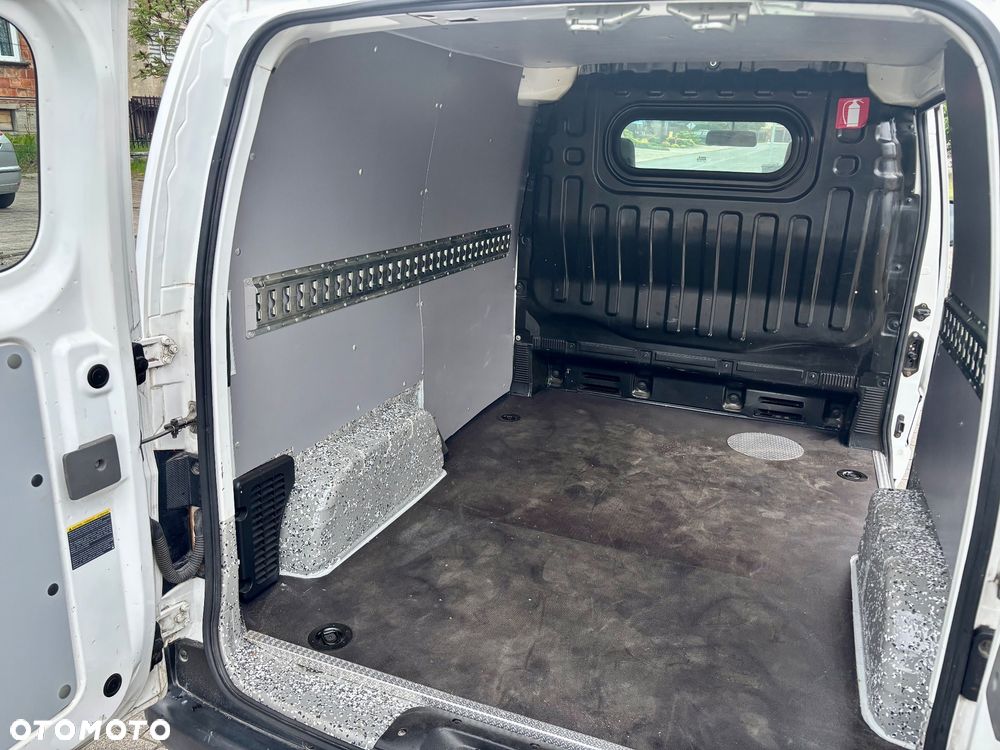 Nissan NV200 - 29