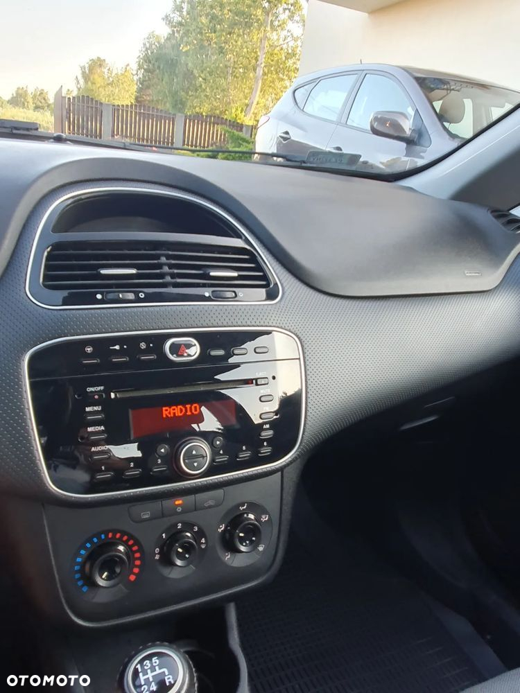 Fiat Punto Evo 1.4 8V Estiva Blue&Me Euro5 - 23