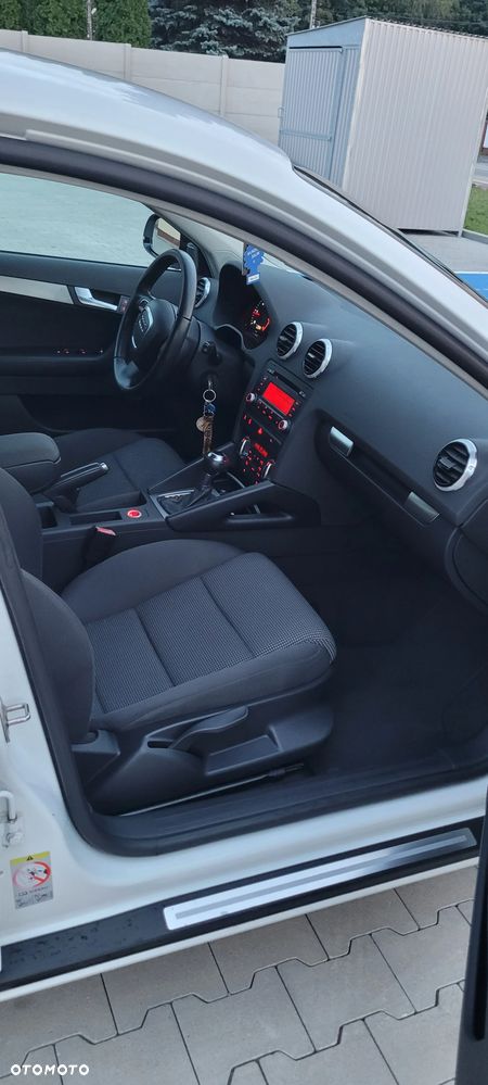 Audi A3 Sportback 1.6 TDI DPF Ambiente S tronic - 9