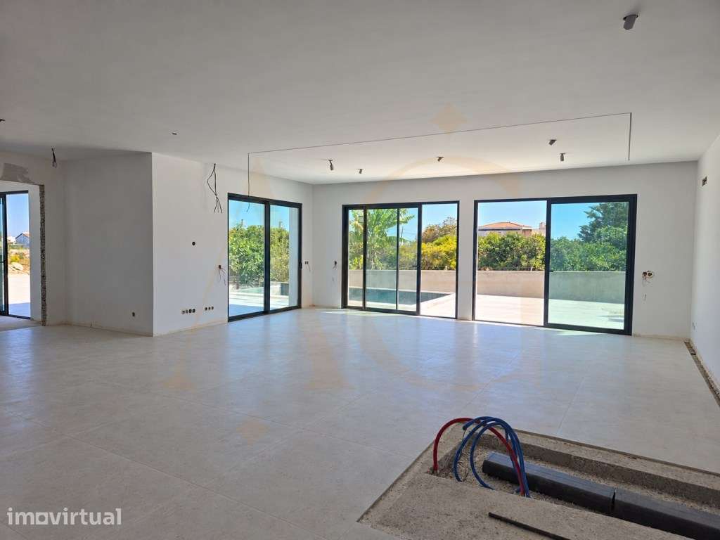 Moradia T4 de Luxo com Piscina Infinita e Vista Mar - Grande imagem: 5/45