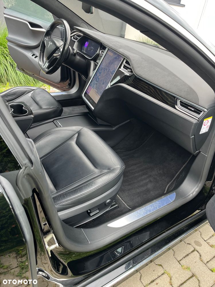 Tesla Model S - 26