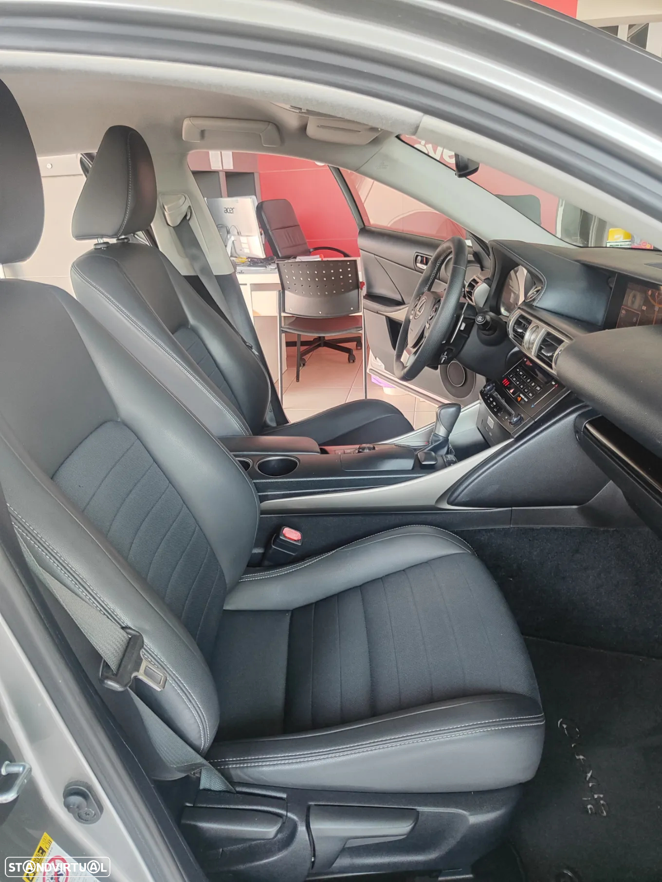 Lexus IS 300H Executive+ - 19