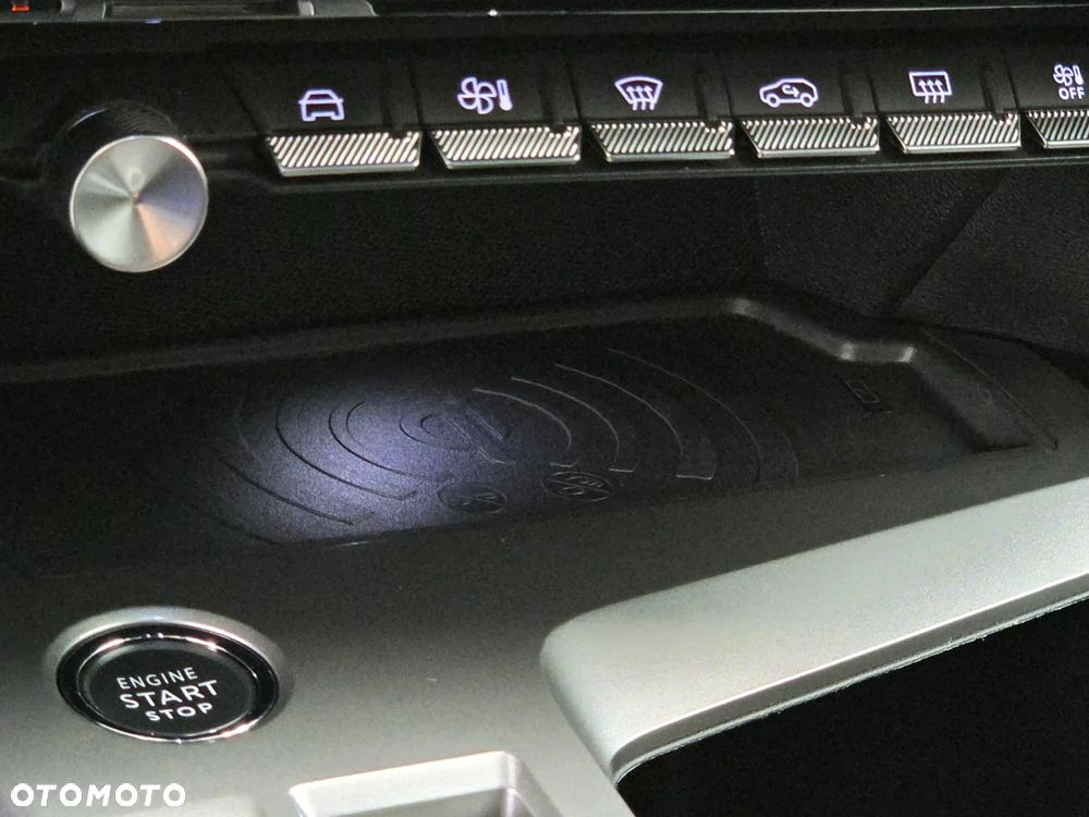 Peugeot 408 1.6 Plug-In Hybrid 180 GT EAT8 - 26