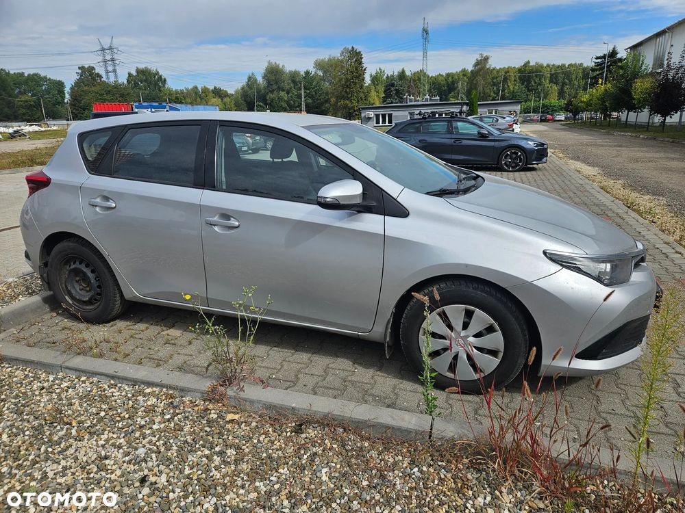 Toyota Auris 1.33 VVT-i Active - 4