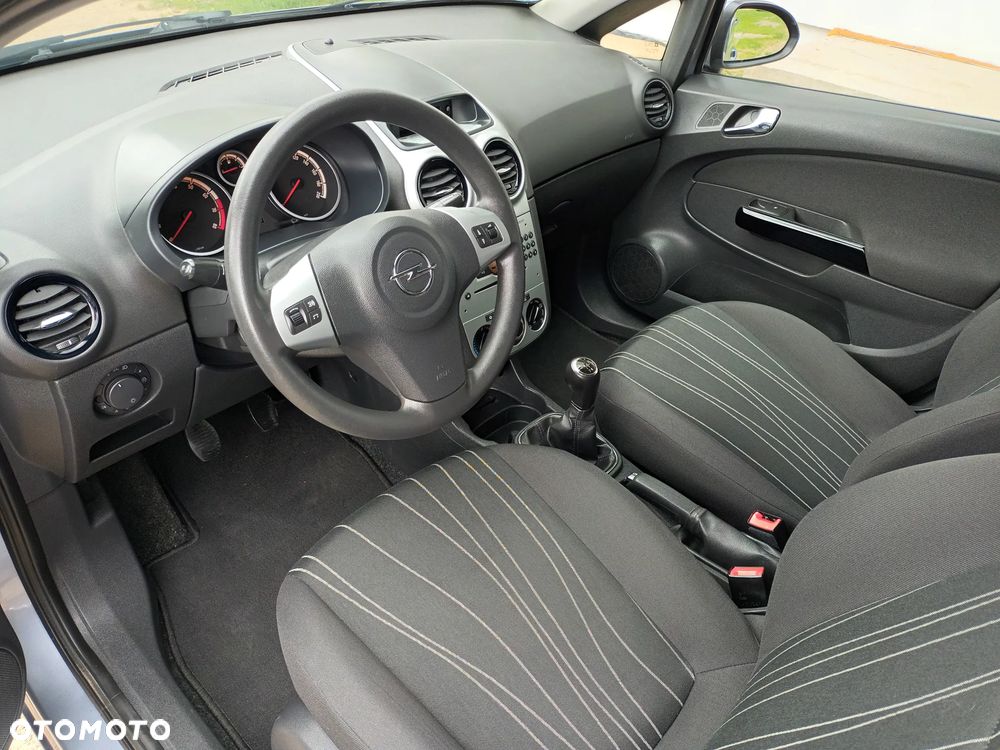 Opel Corsa 1.2 16V Essentia - 5