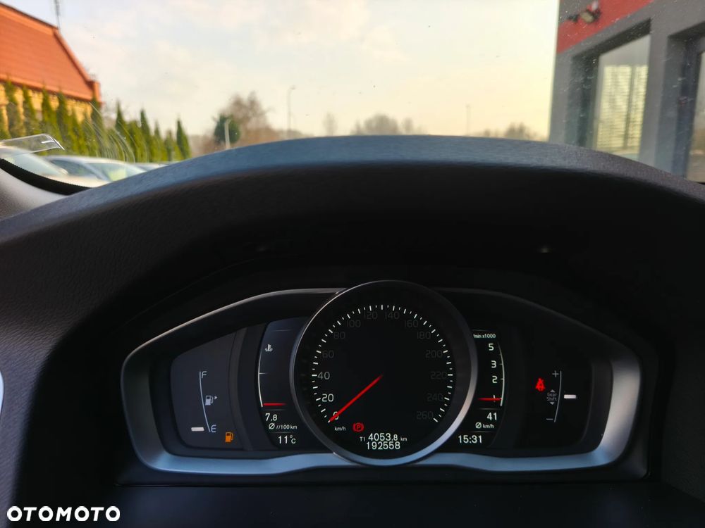 Volvo V60 D2 Drive-E Momentum - 11