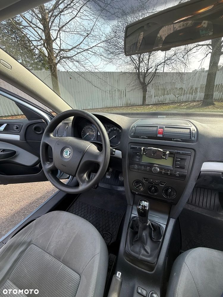 Skoda Octavia 1.6 FSI Ambiente - 17