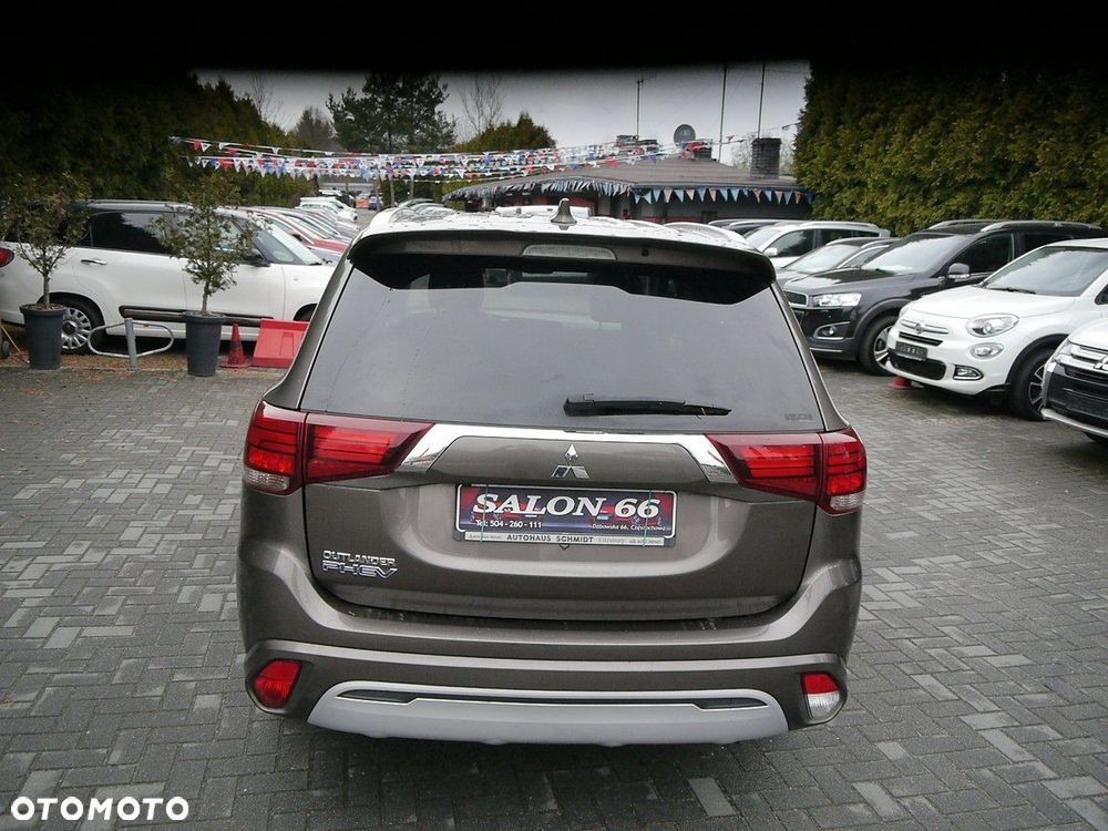 Mitsubishi Outlander - 12