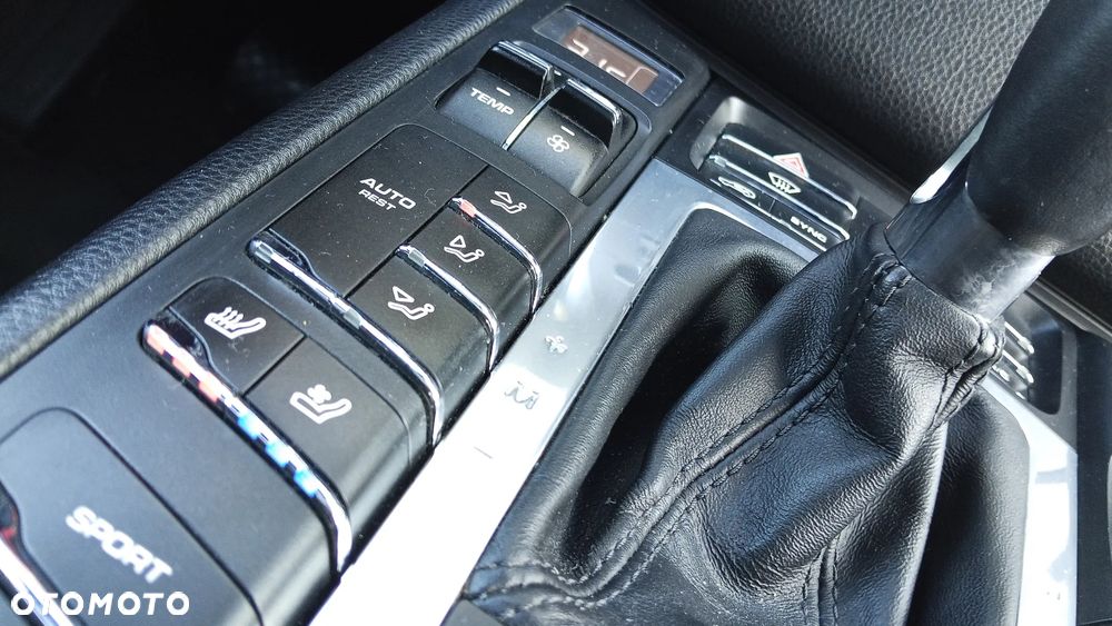Porsche Macan - 18