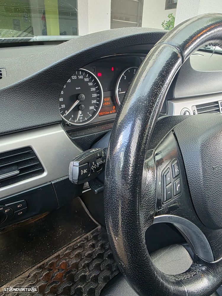 BMW 320 dA - 11