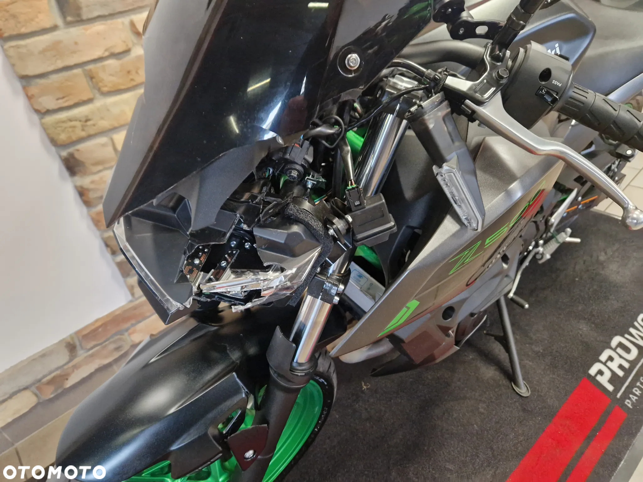 Kawasaki Z - 12