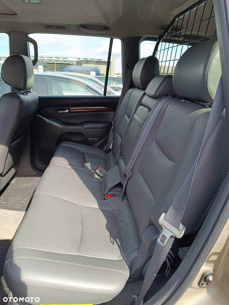Toyota Land Cruiser - 4