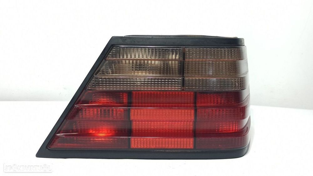 FAROLIM TRASEIRO DIREITO MERCEDES CLASE E (W124) BERLINA E 250 DIESEL (124.126) - 1