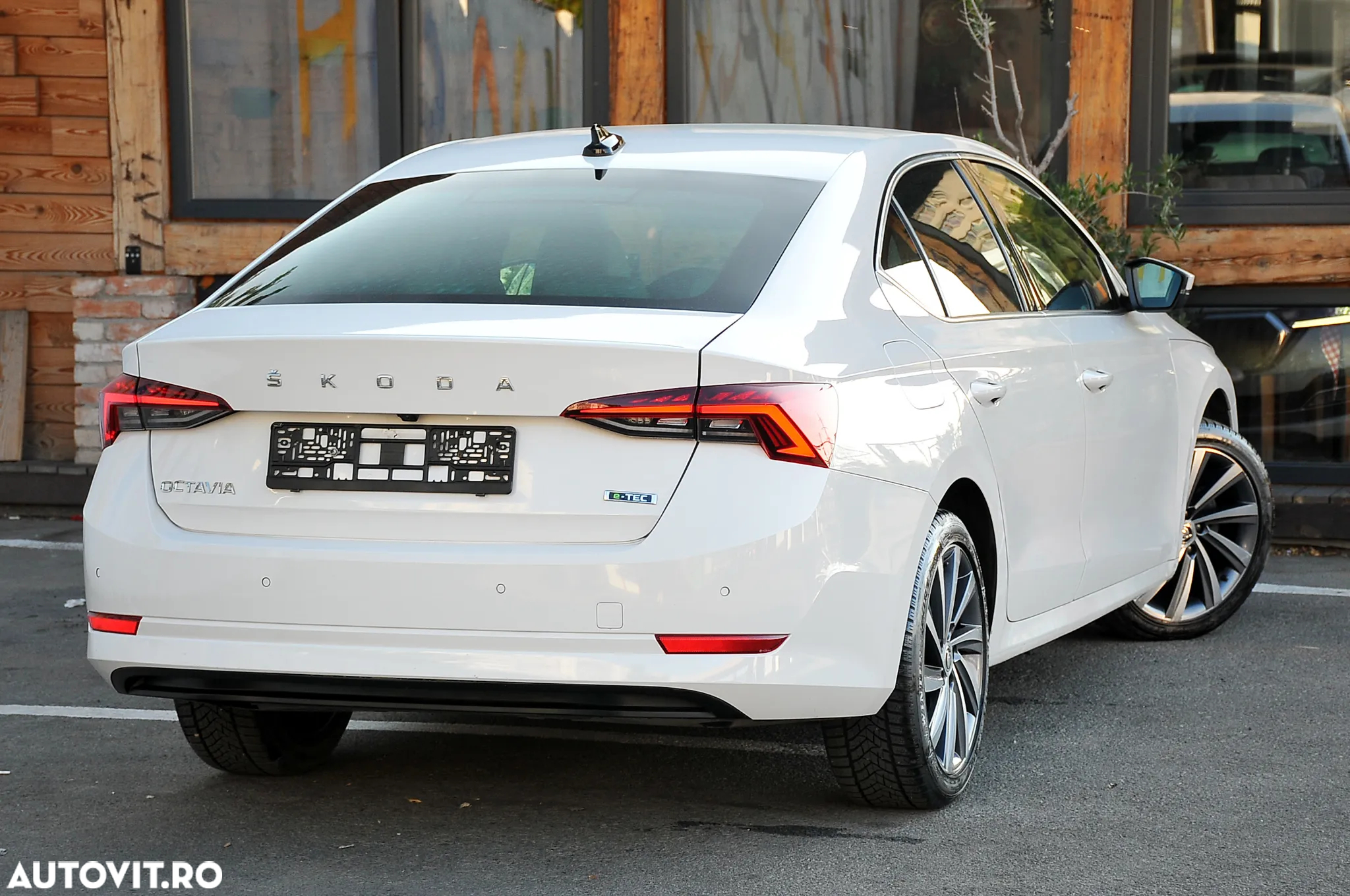 Skoda Octavia 1.0 TSI DSG Mild Hybrid Ambition - 2
