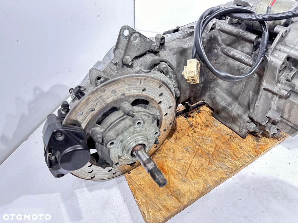 Silnik Piaggio Vespa GTS 125 - 11