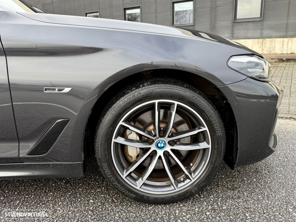 BMW 530 e Pack Desportivo M - 9