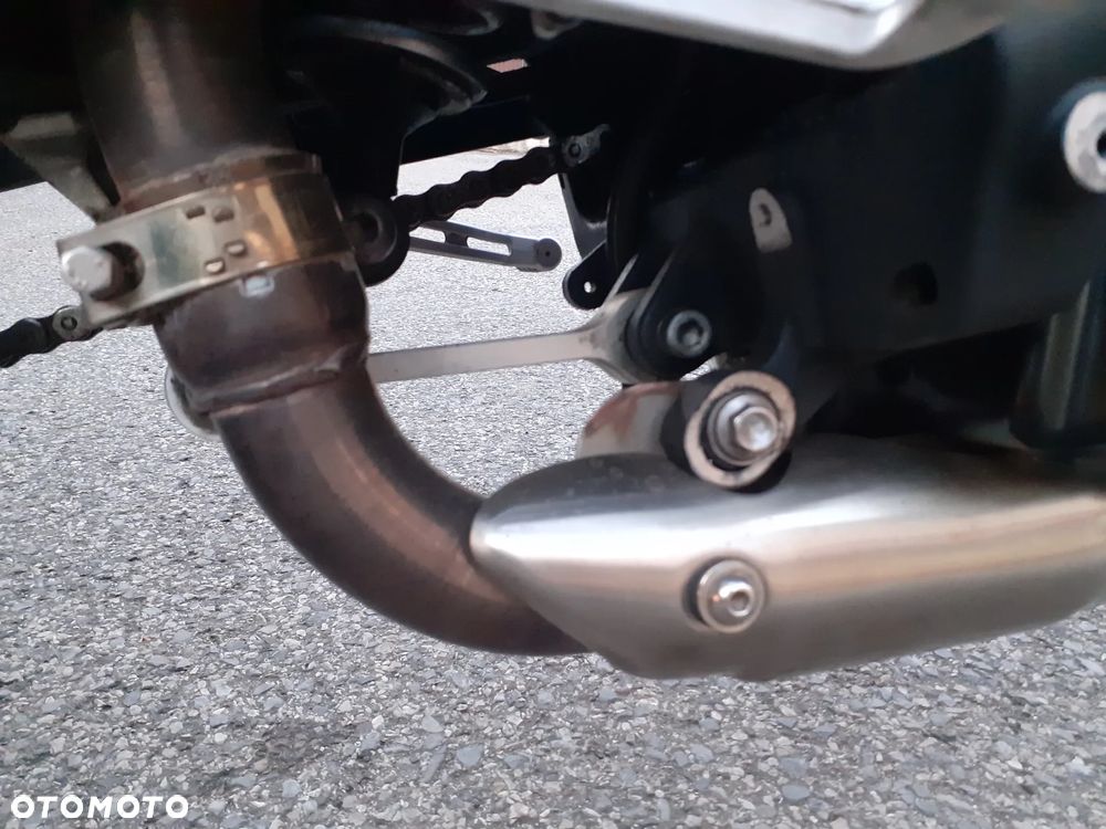 Triumph Street Triple - 26