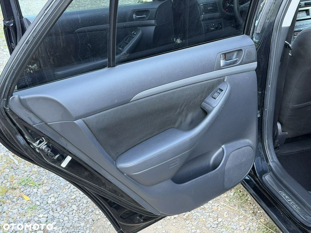 Toyota Avensis - 18