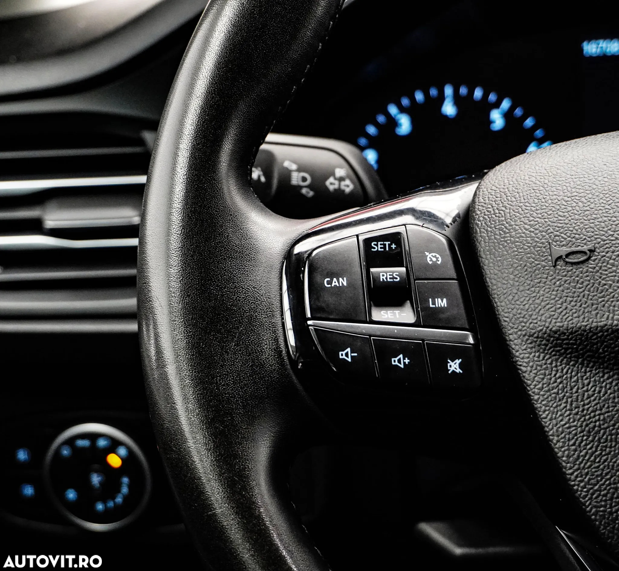Ford Focus 1.0 EcoBoost Trend Edition - 29