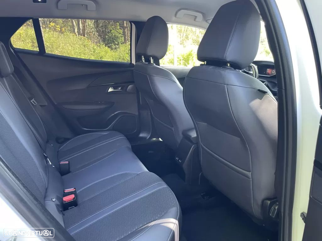Peugeot 2008 1.2 PureTech Allure - 36