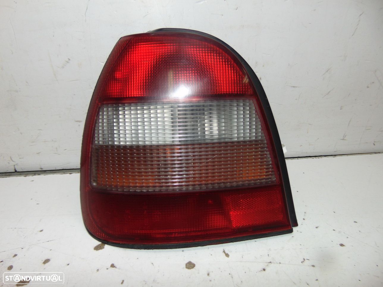 Nissan Sunny farolim - 1