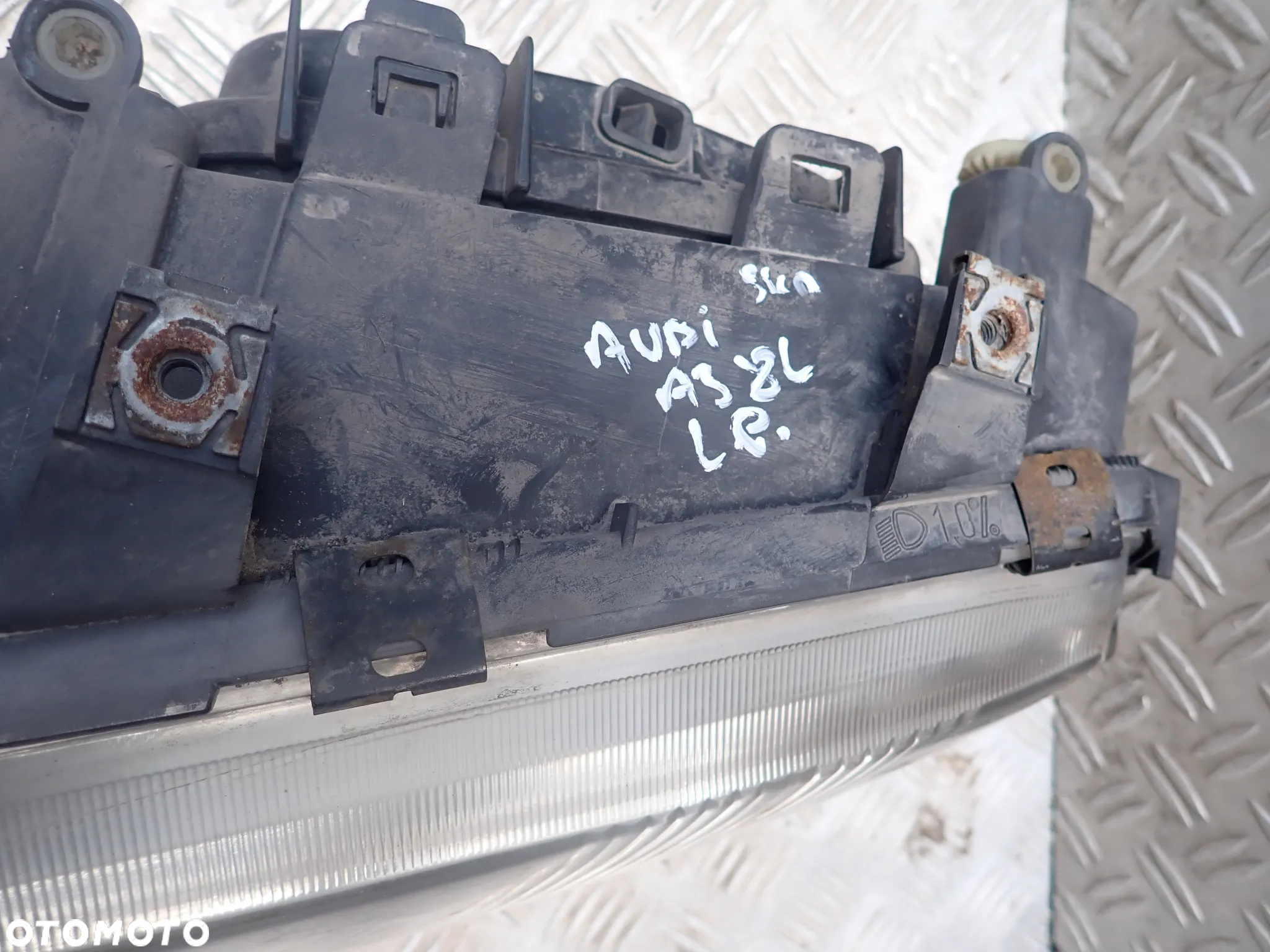 LAMPA LEWY PRZÓD AUDI A3 8L RADOM - 3
