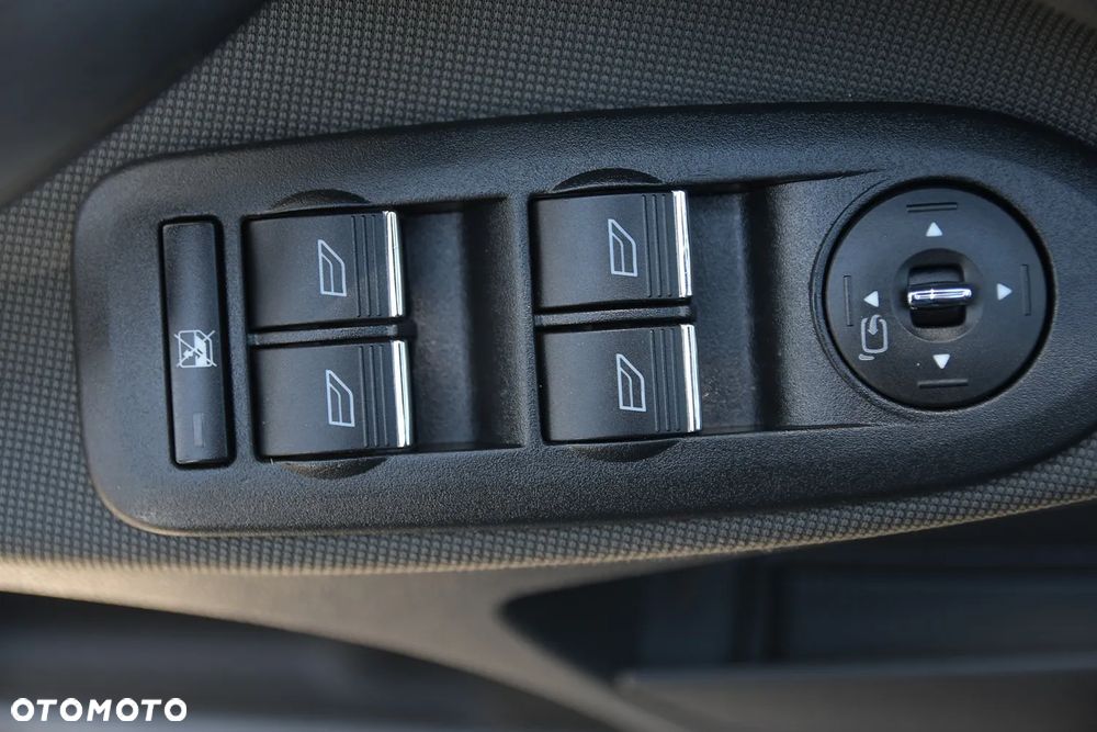 Ford Kuga 2.0 TDCi 2x4 Titanium - 26