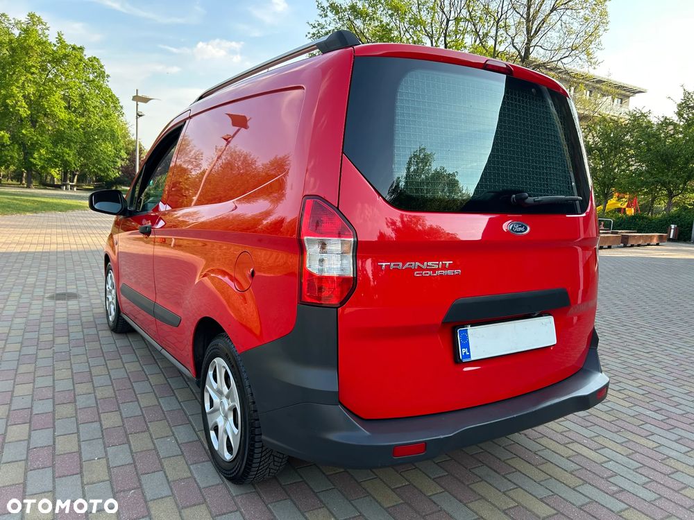 Ford Transit Courier - 36