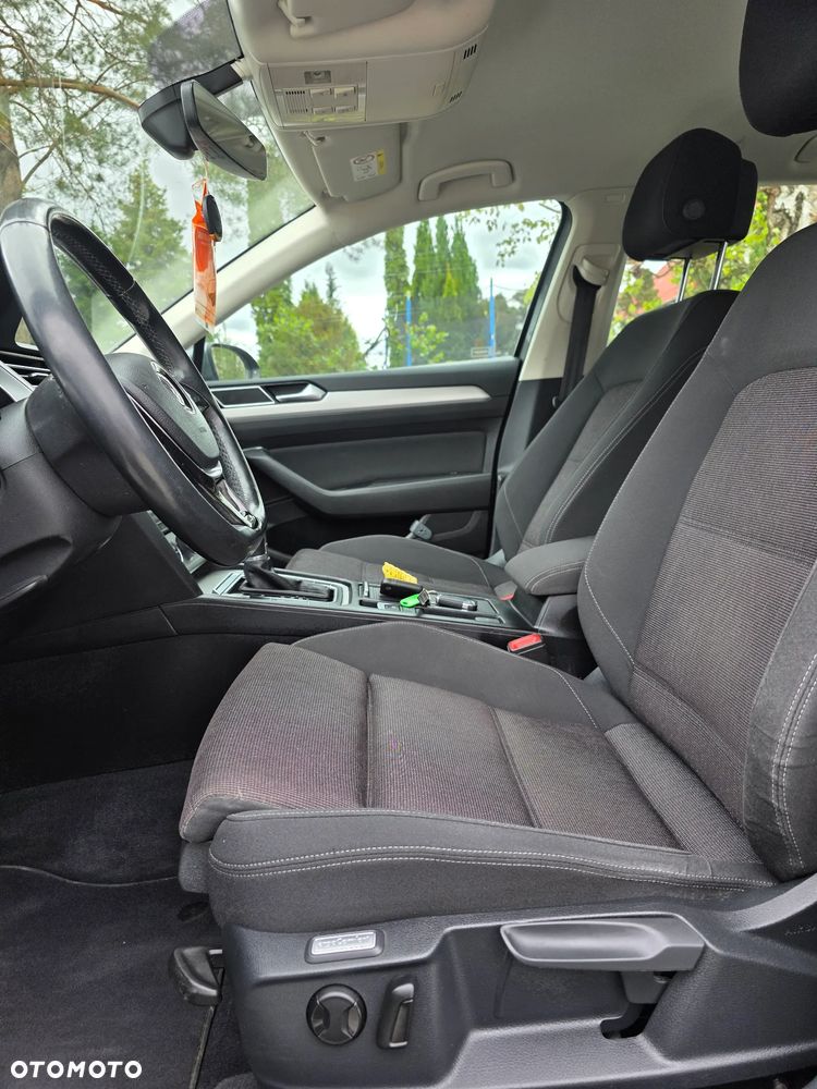 Volkswagen Passat 1.6 TDI (BlueMotion Technology) DSG Comfortline - 23