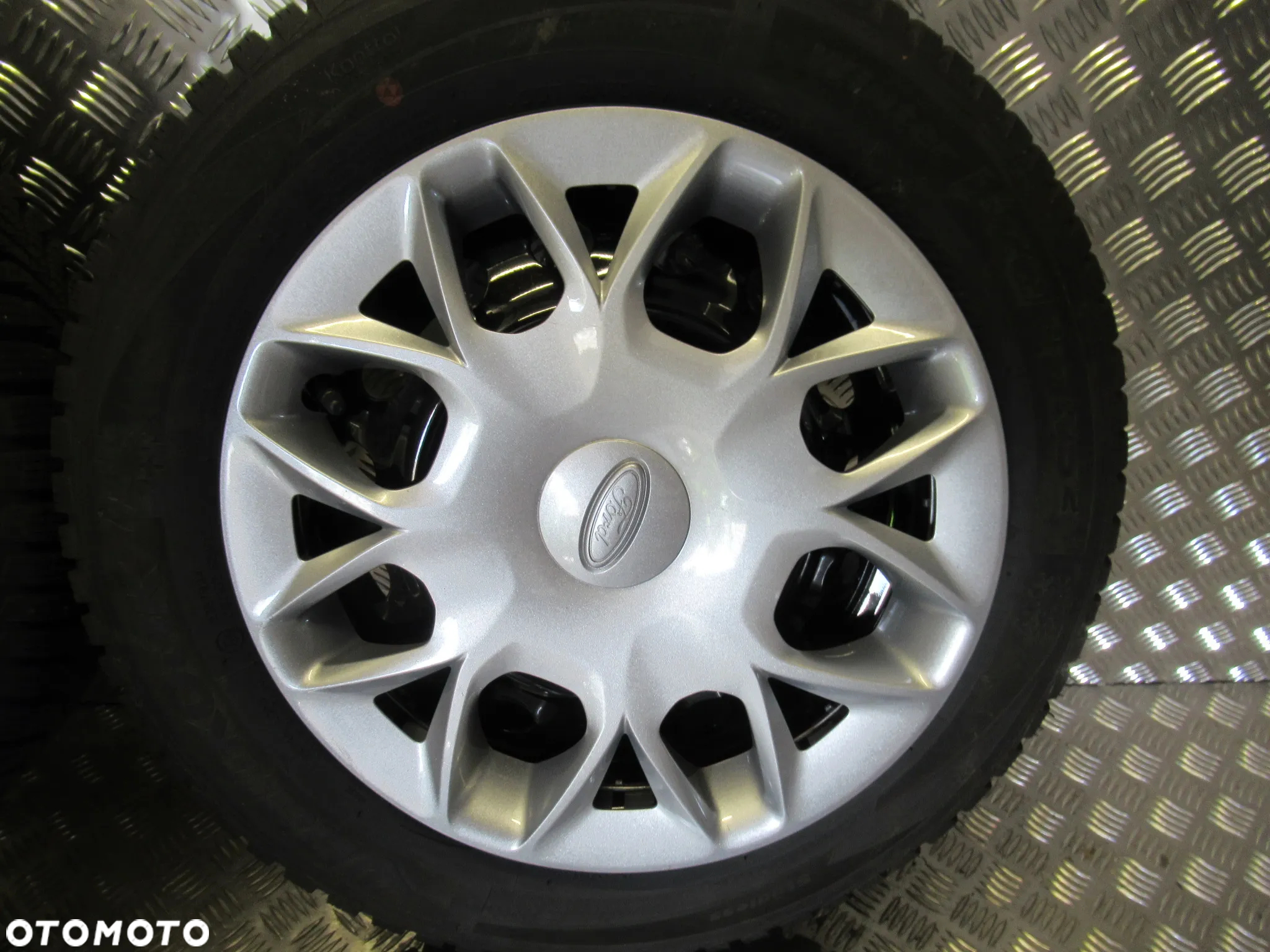 Koła Ford Fiesta Ka 5,5Jx14 et37,5 4x108 zima 8,5mm CZUJNIKI JAK NOWE - 3