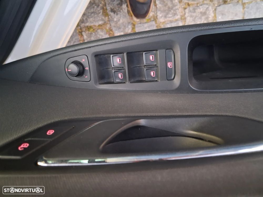 SEAT Leon 1.6 TDI Reference Ecomotive - 9