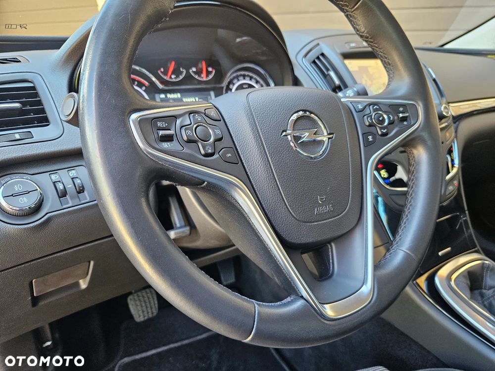 Opel Insignia 1.6 T Cosmo S&S EU6 - 33