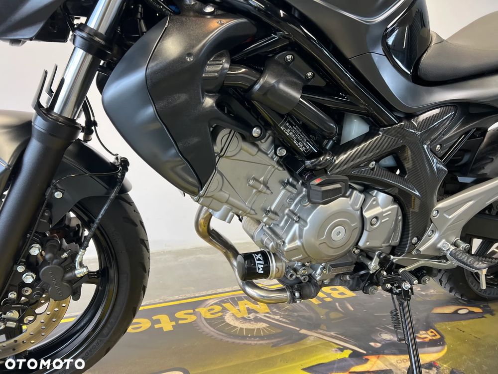 Suzuki Gladius - 12
