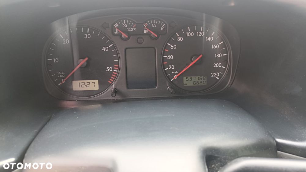 Volkswagen Caravelle - 8