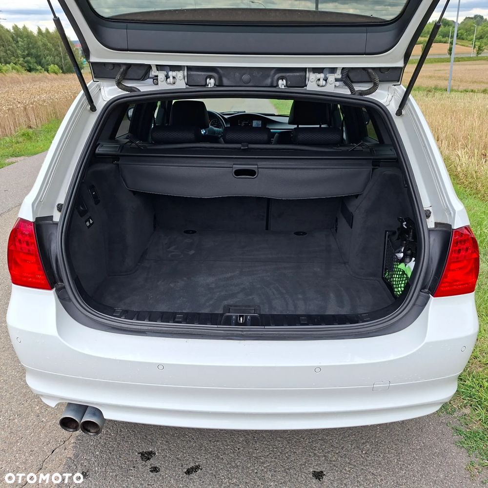 BMW Seria 3 325i xDrive - 15