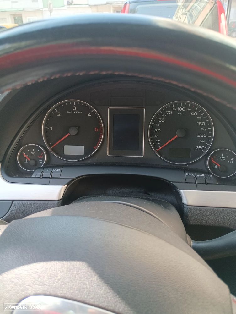 Audi A4 2.0 TDI S-line - 23