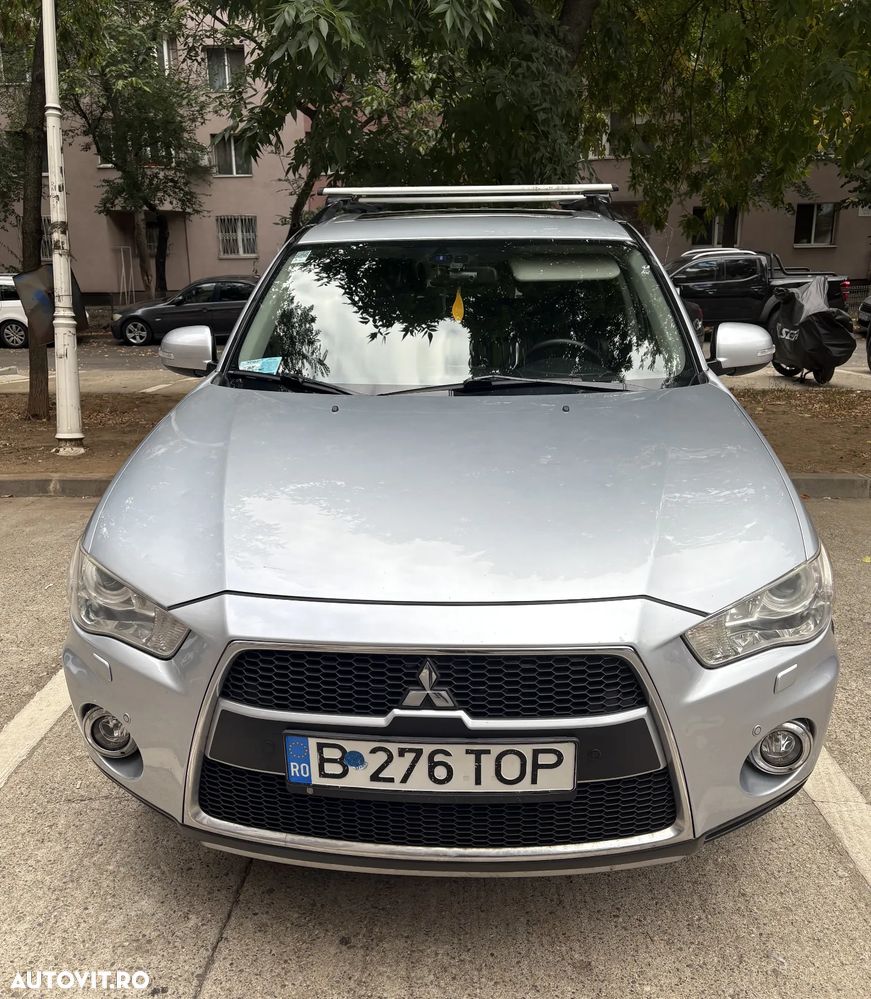 Mitsubishi Outlander - 2