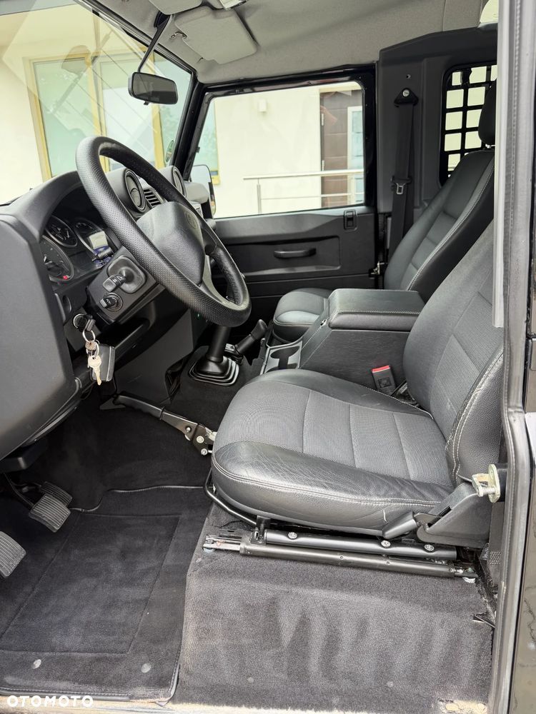Land Rover Defender 90 DPF Hard Top E - 11