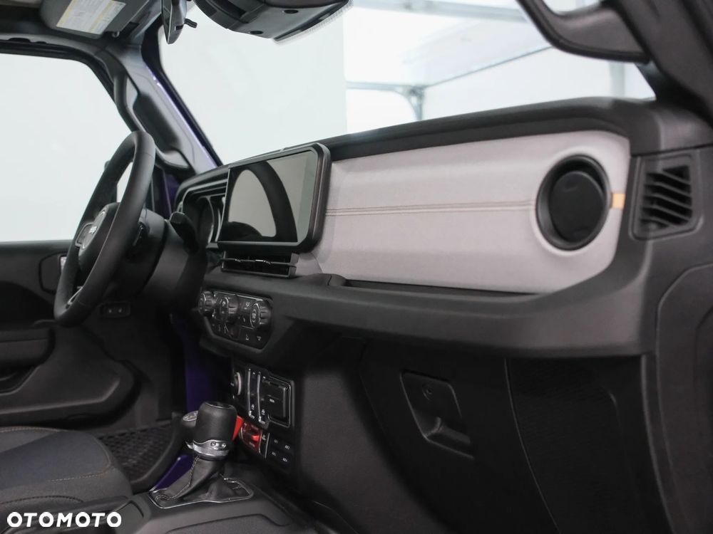 Jeep Wrangler - 20