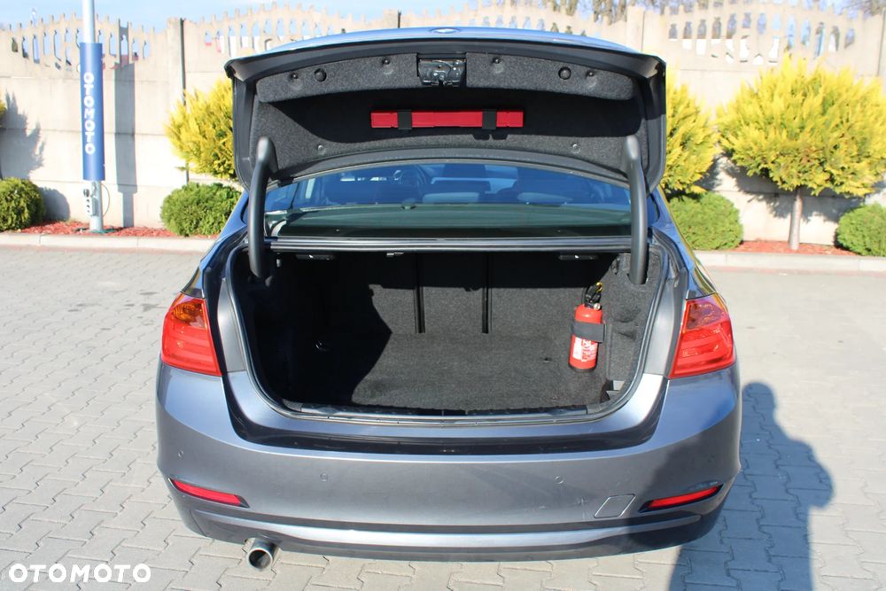 BMW Seria 3 320d DPF Edition Fleet Sport - 33