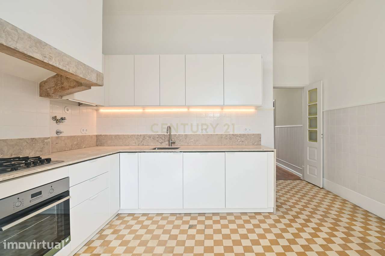 T4+1 totalmente remodelado nos Anjos/ Lisboa - Grande imagem: 4/23