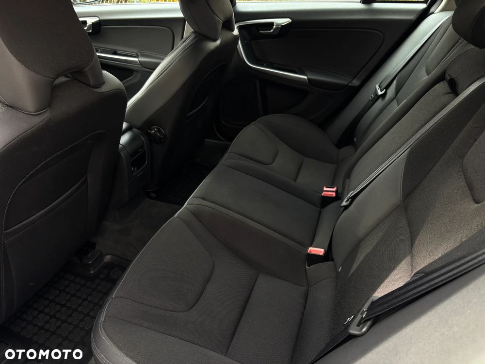 Volvo S60 D3 Momentum - 16