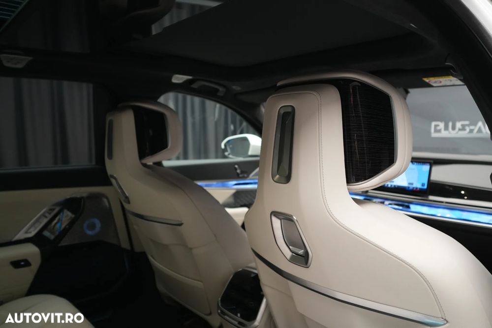 BMW Seria 7 740d xDrive MHEV - 36