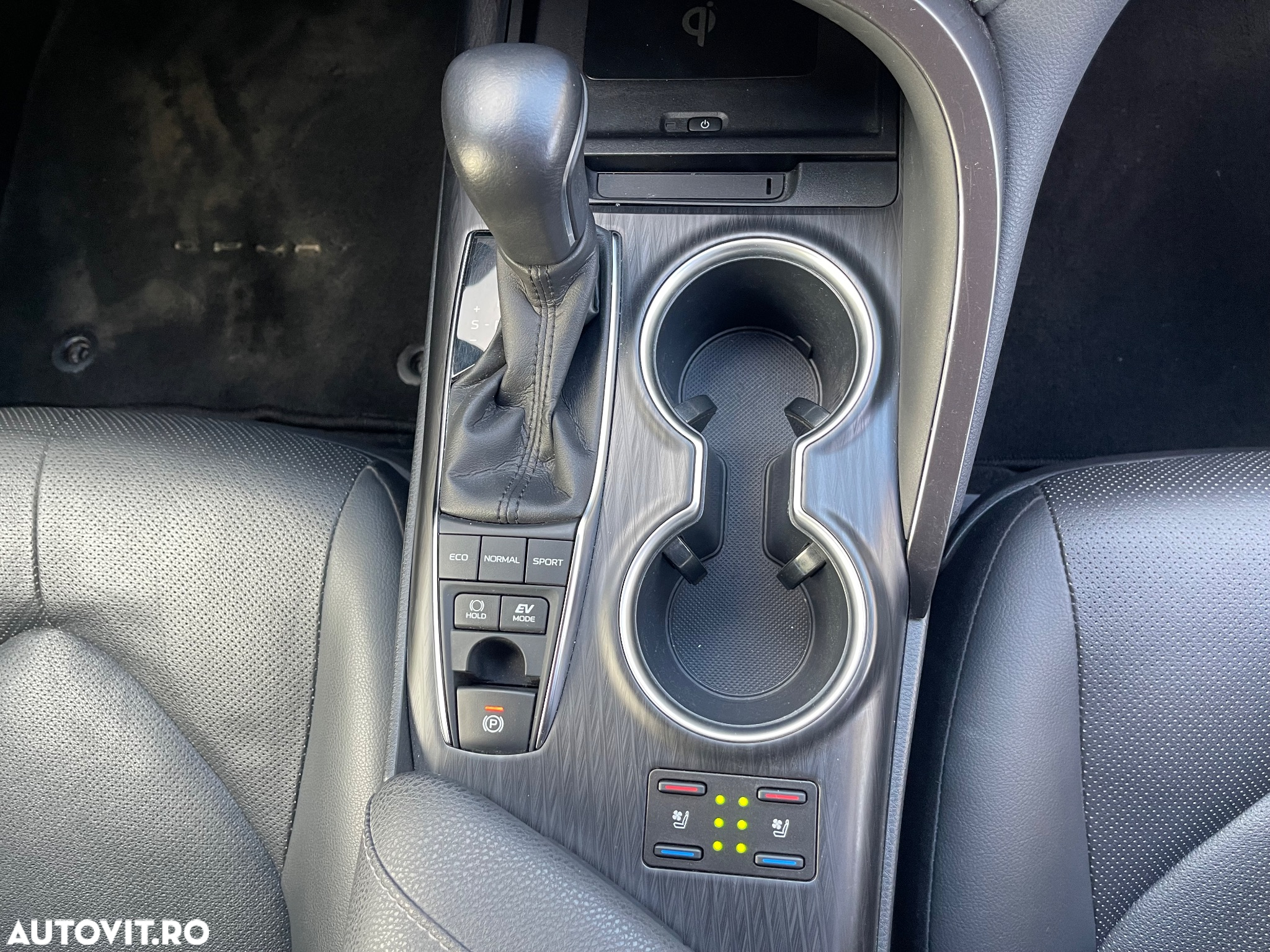 Toyota Camry 2.5 Hybrid Exclusive - 9