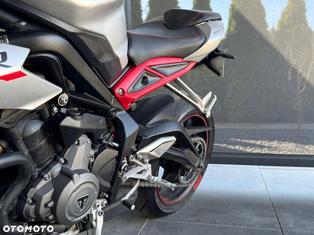 Triumph Street Triple - 10