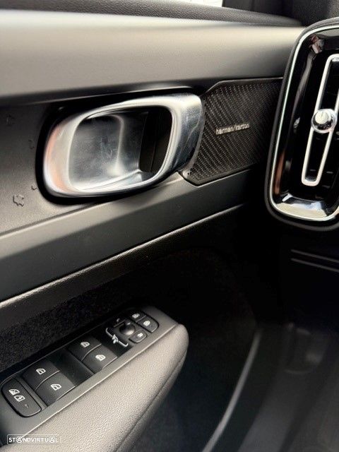 Volvo EX40 82 kWh Single Motor Extended Range Black Edition - 17